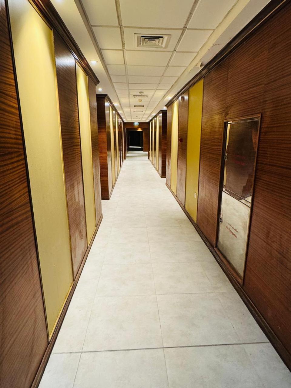 Backpackers Heaven ! 18 Beds In A 2 Bedroom Apartment In Front Of Union Metro Station Diera Dubai Eksteriør billede