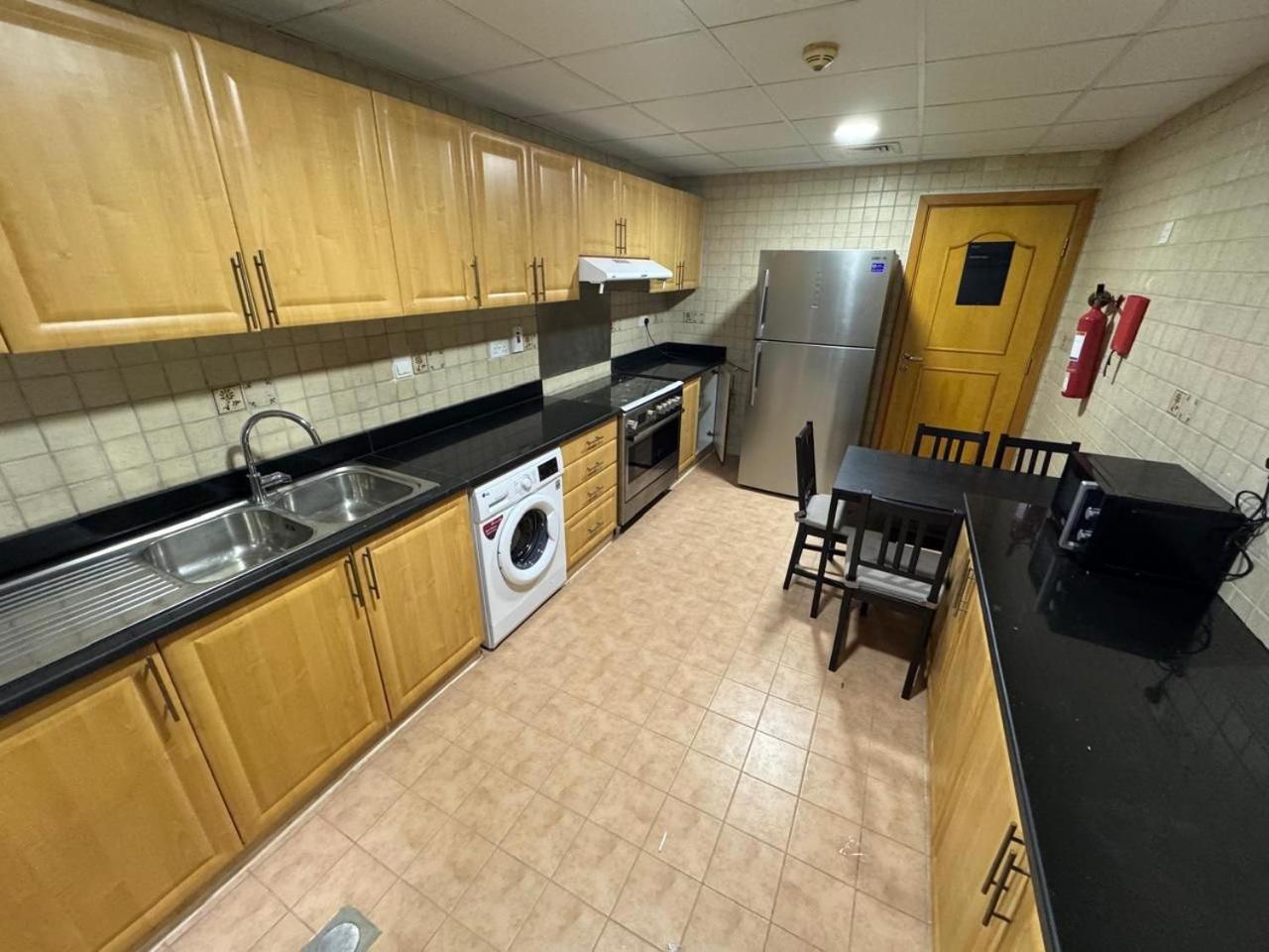 Backpackers Heaven ! 18 Beds In A 2 Bedroom Apartment In Front Of Union Metro Station Diera Dubai Eksteriør billede