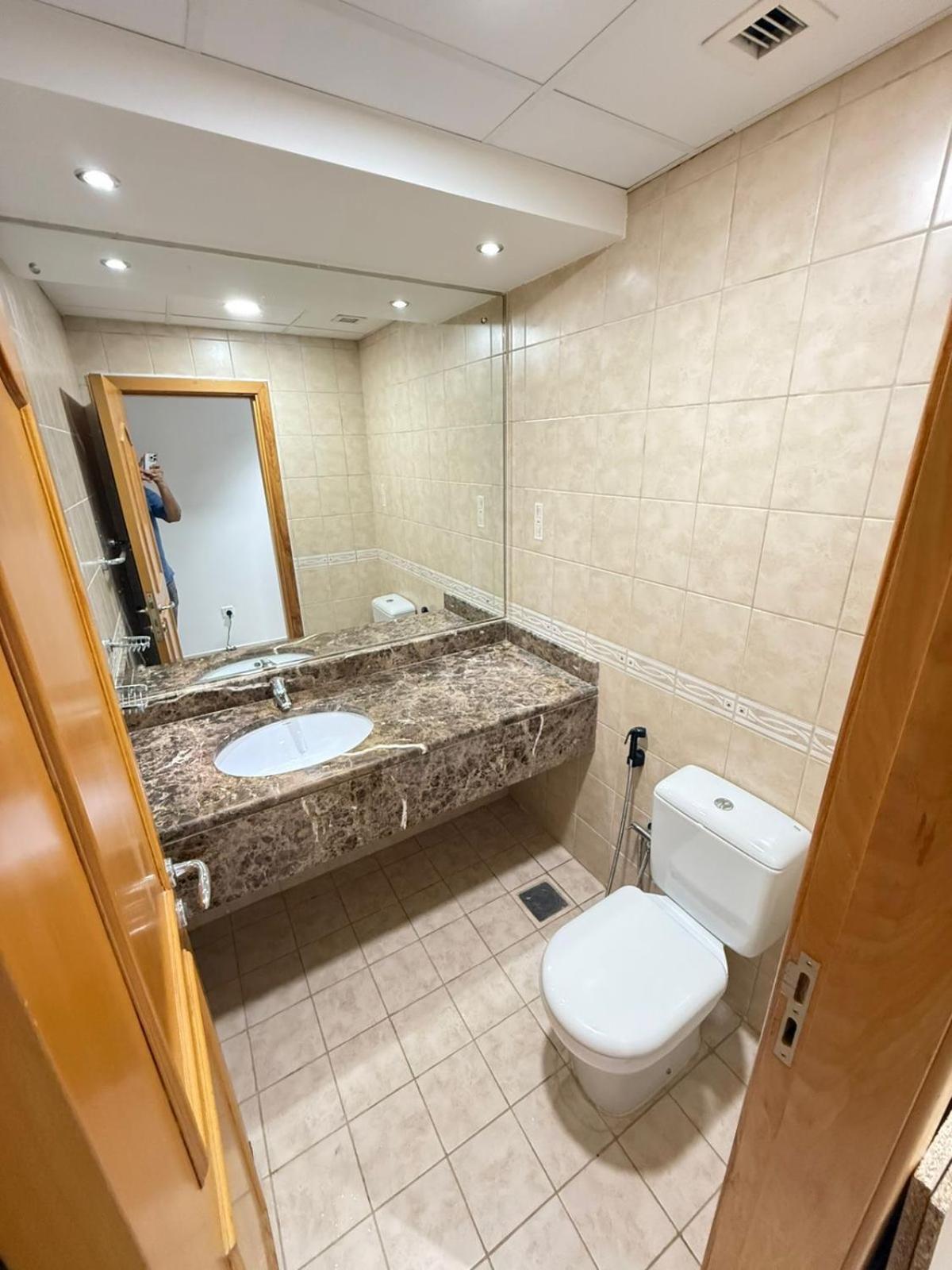 Backpackers Heaven ! 18 Beds In A 2 Bedroom Apartment In Front Of Union Metro Station Diera Dubai Eksteriør billede