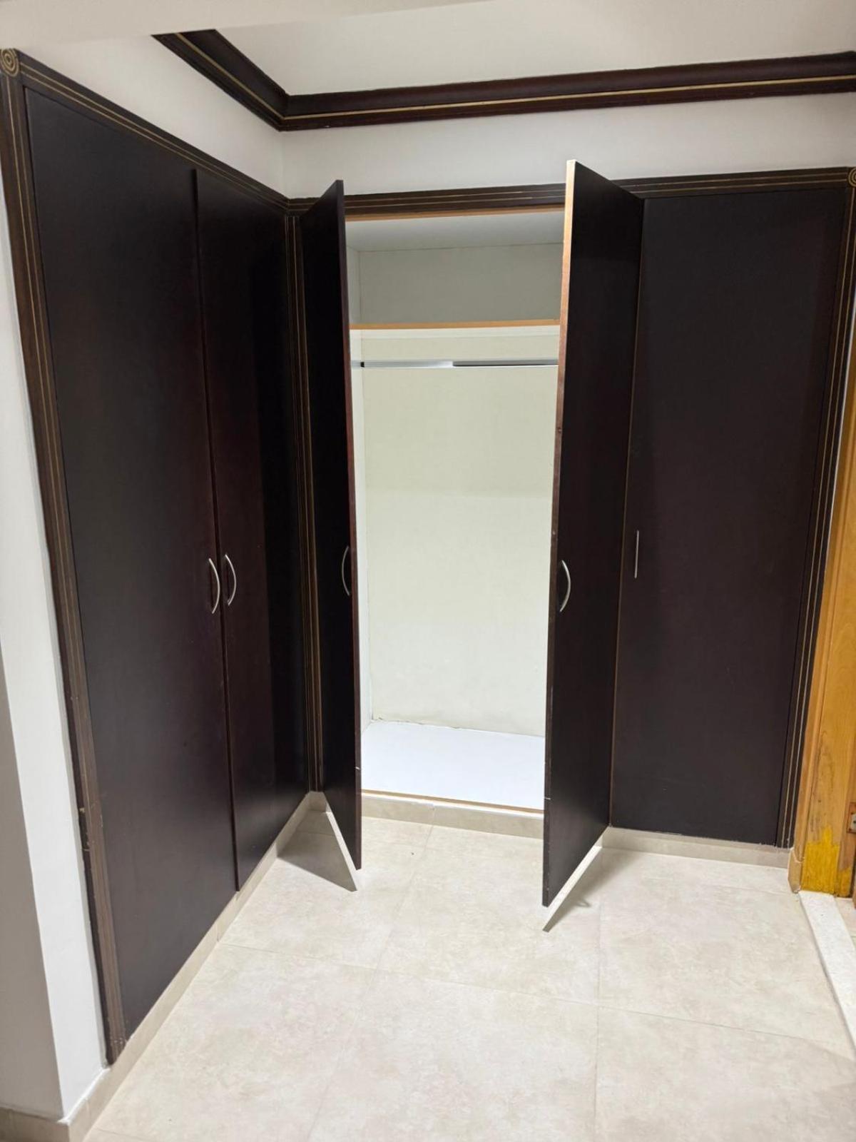 Backpackers Heaven ! 18 Beds In A 2 Bedroom Apartment In Front Of Union Metro Station Diera Dubai Eksteriør billede