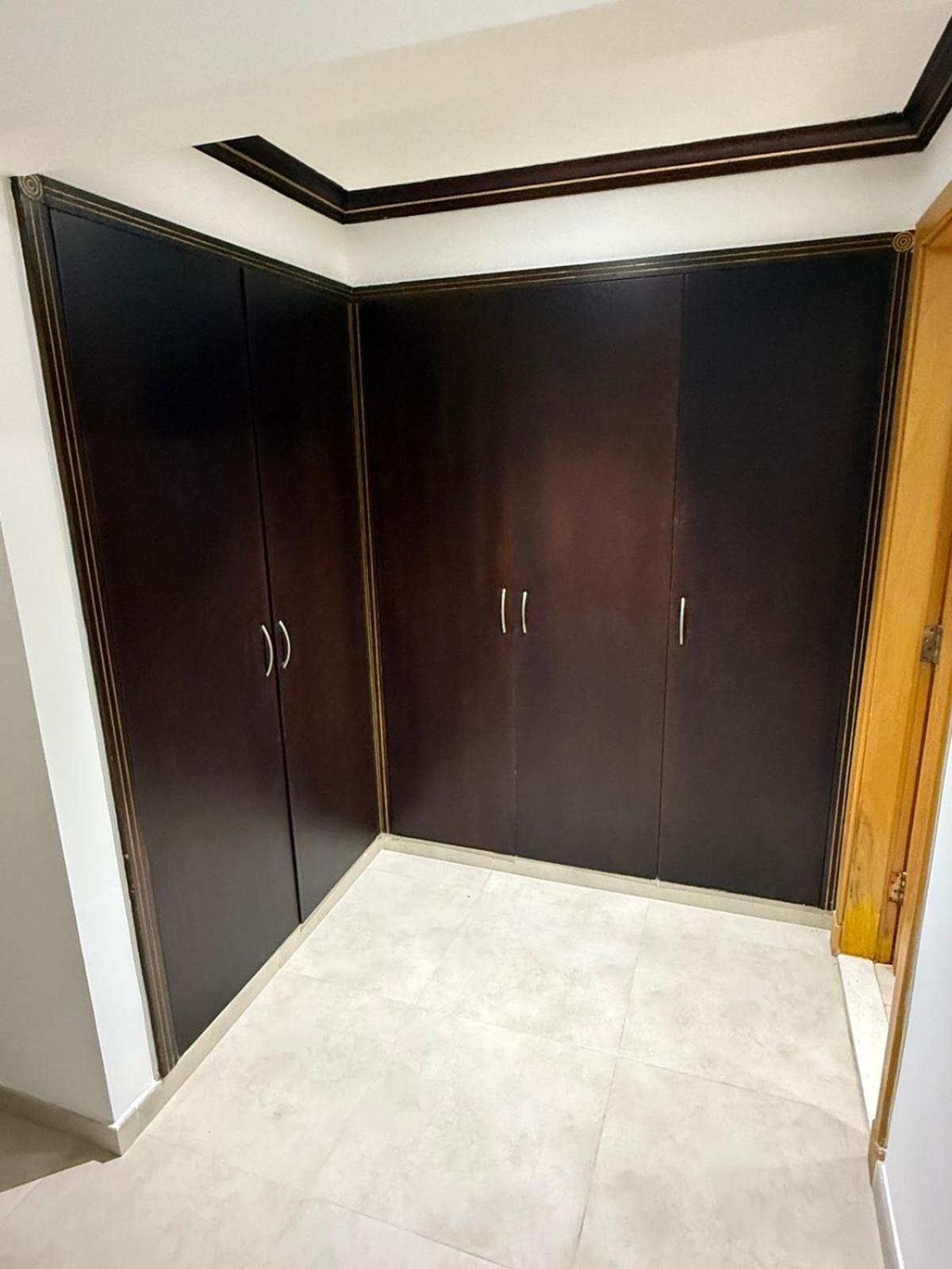 Backpackers Heaven ! 18 Beds In A 2 Bedroom Apartment In Front Of Union Metro Station Diera Dubai Eksteriør billede