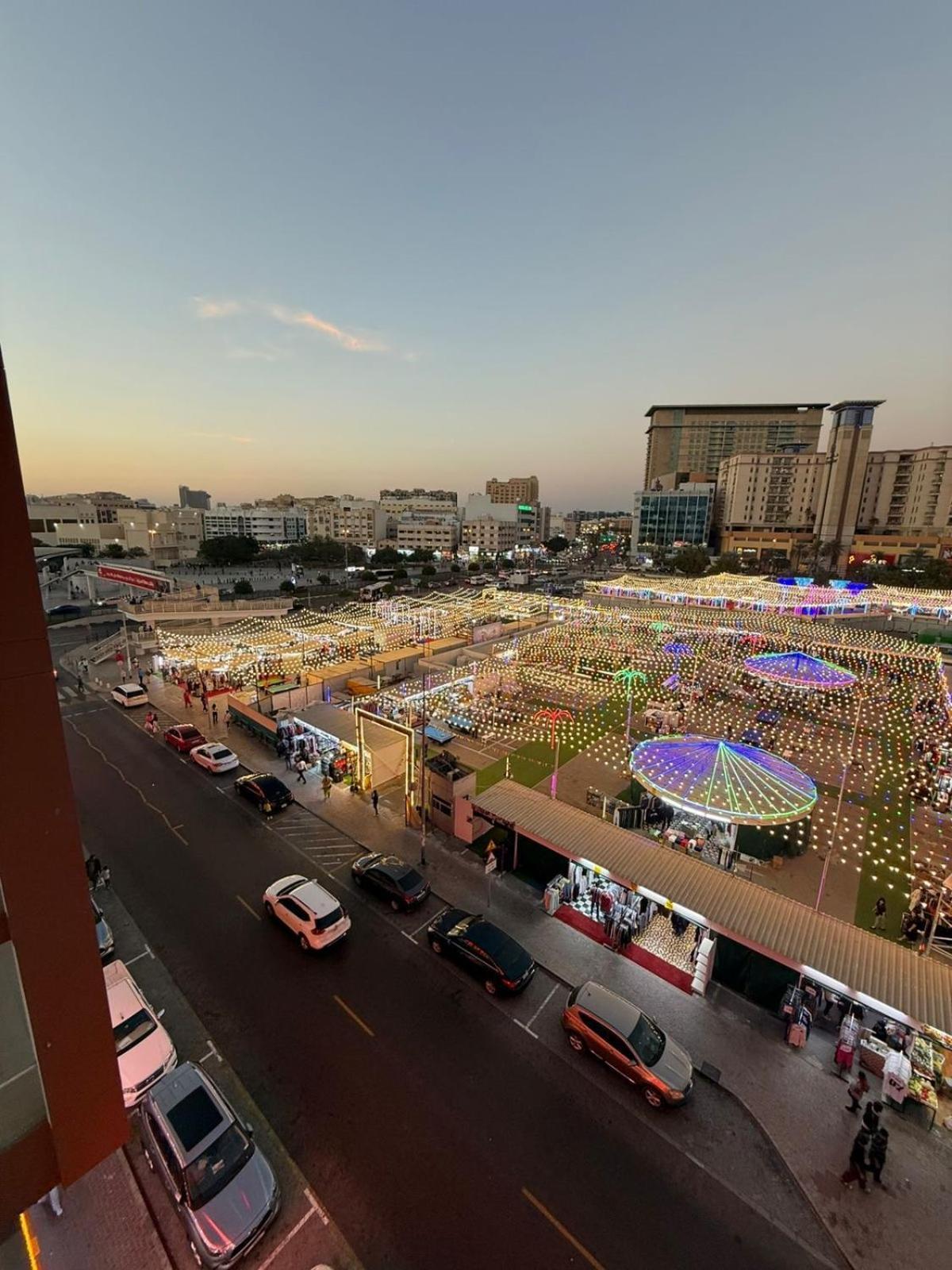Backpackers Heaven ! 18 Beds In A 2 Bedroom Apartment In Front Of Union Metro Station Diera Dubai Eksteriør billede
