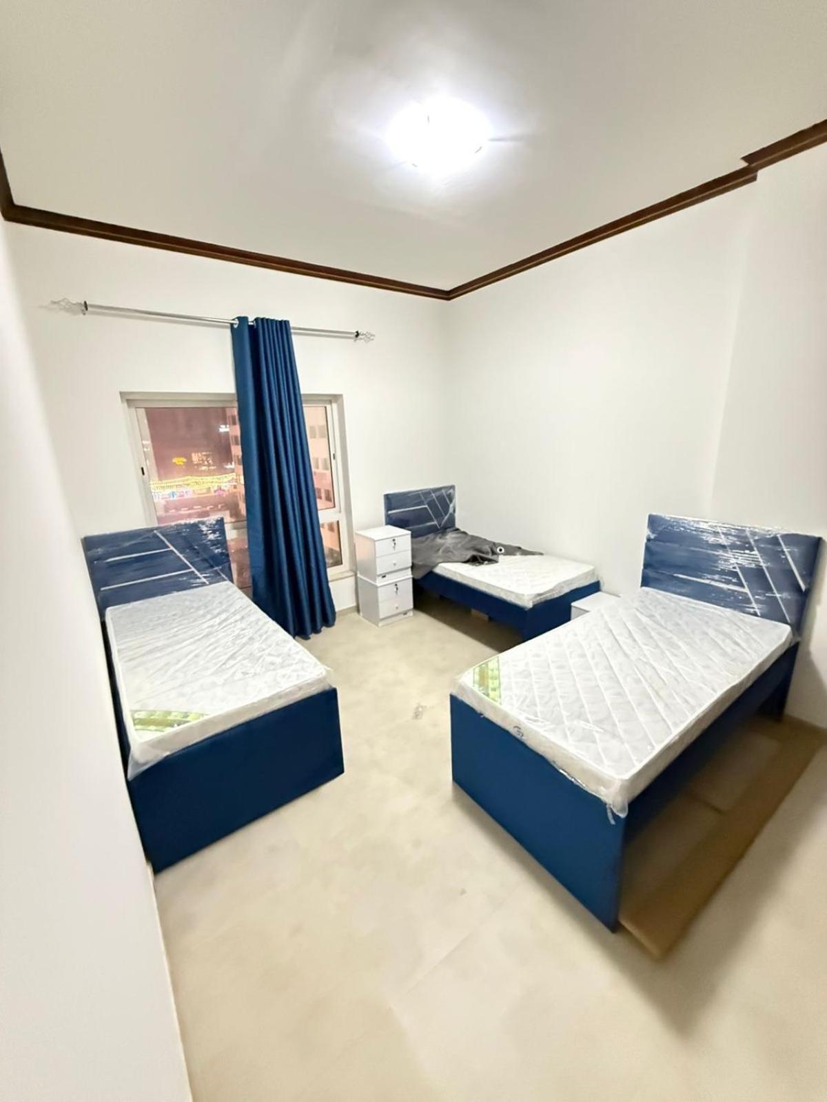 Backpackers Heaven ! 18 Beds In A 2 Bedroom Apartment In Front Of Union Metro Station Diera Dubai Eksteriør billede