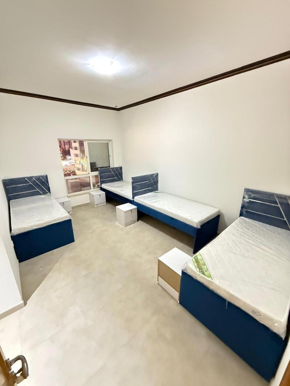 Backpackers Heaven ! 18 Beds In A 2 Bedroom Apartment In Front Of Union Metro Station Diera Dubai Eksteriør billede
